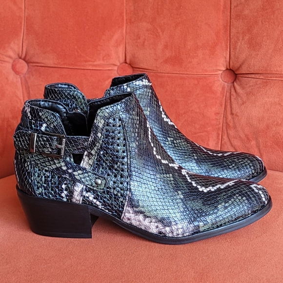 VINCE CAMUTO Women Pamma Ankle Boots Size 6.5 - Picture 1 of 12